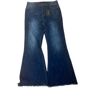Risen plus size high-rise frayed hem dark wash bell bottom jeans 1X